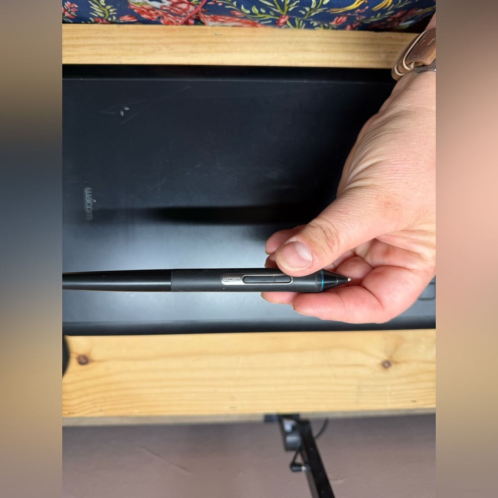 GUC Wacom Intuos Pro Tablet, Model PTH-660 - Picture 6 of 6